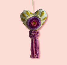 Lade das Bild in den Galerie-Viewer, HANDGEFERTIGTE DEKORATION